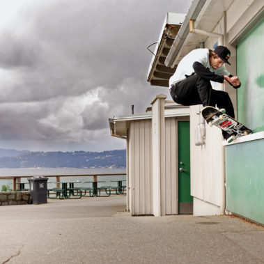 Dan Redmond - 180 Nosegrind